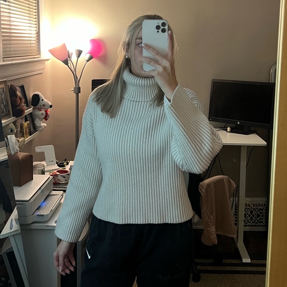 H&M Sweaters - H&M oversized turtleneck
